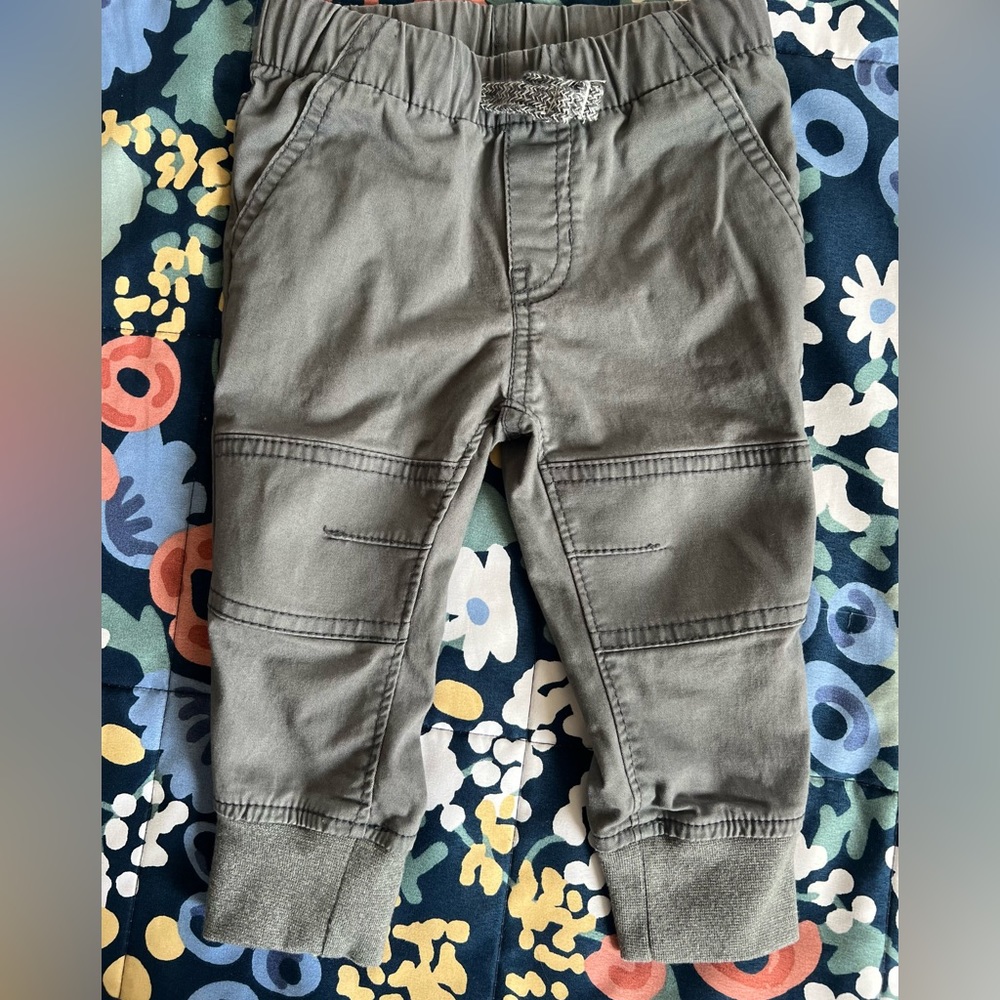 Like new Cat & Jack jogger pant size 12months, color gray